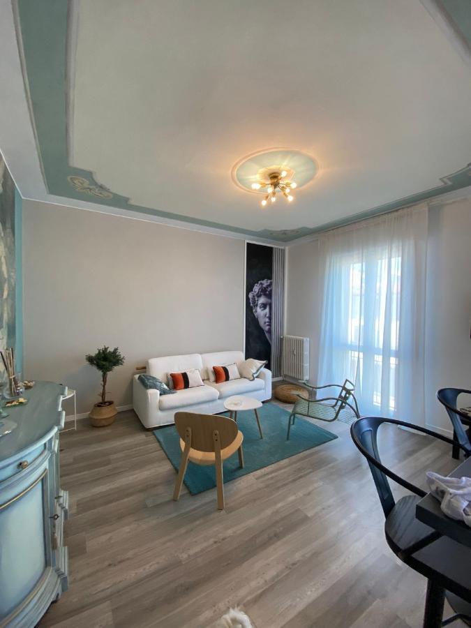 Aurora Flowers - Two Rooms And Free Parking Near Center And Train Station Módena Exterior foto