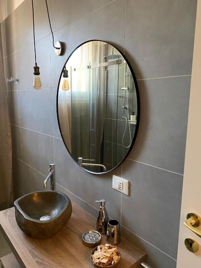 Aurora Flowers - Two Rooms And Free Parking Near Center And Train Station Módena Exterior foto