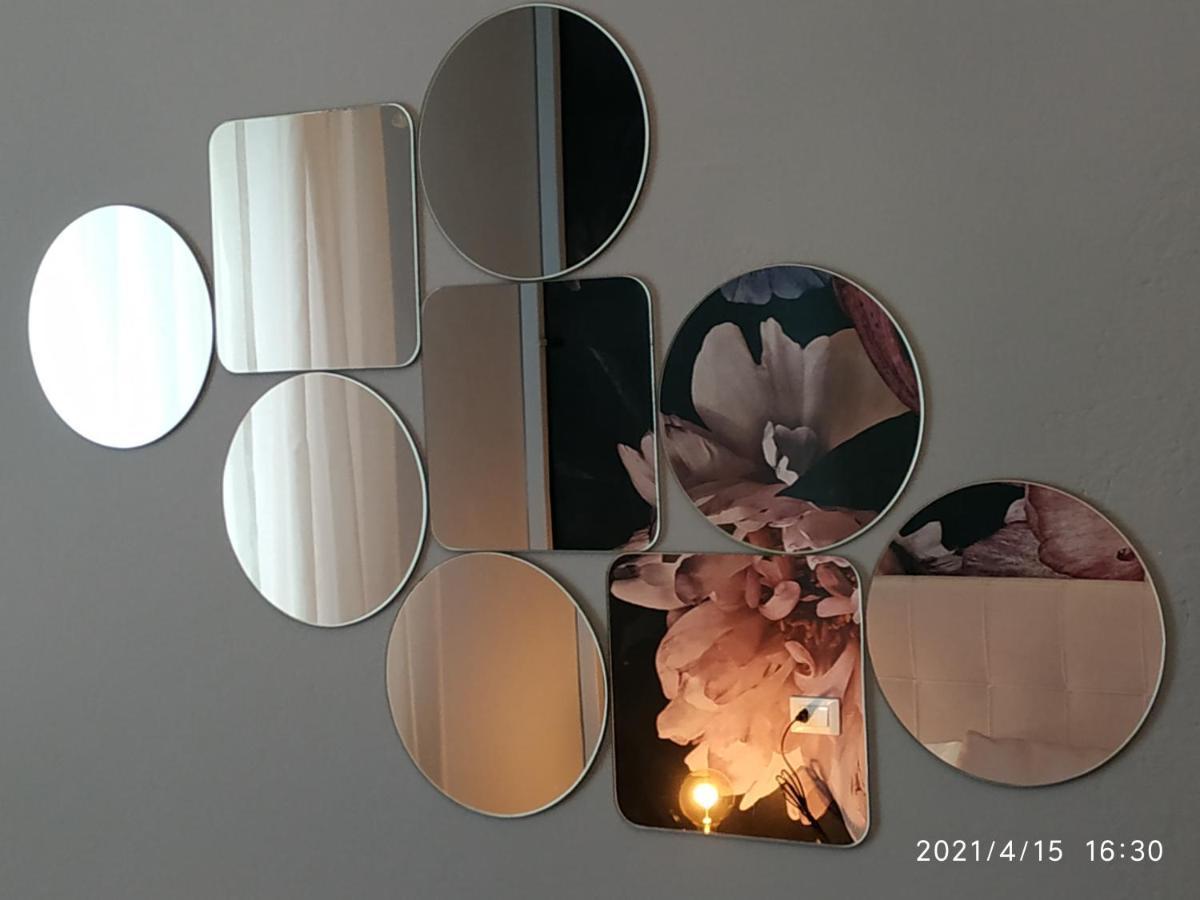 Aurora Flowers - Two Rooms And Free Parking Near Center And Train Station Módena Exterior foto