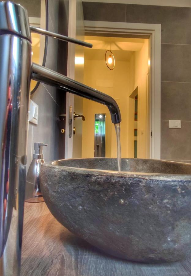 Aurora Flowers - Two Rooms And Free Parking Near Center And Train Station Módena Exterior foto