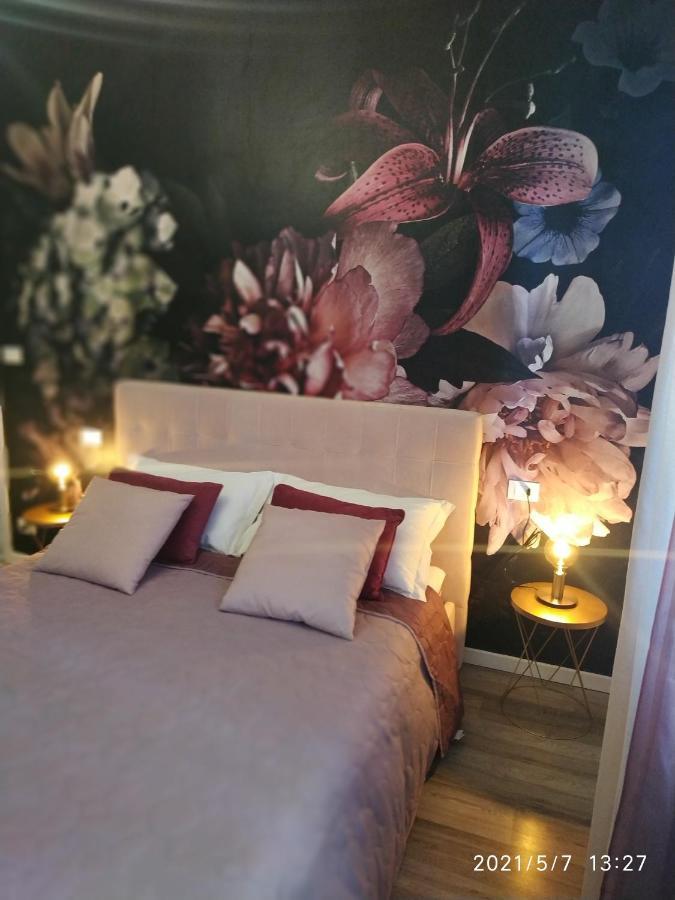 Aurora Flowers - Two Rooms And Free Parking Near Center And Train Station Módena Exterior foto