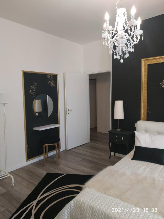 Aurora Flowers - Two Rooms And Free Parking Near Center And Train Station Módena Exterior foto