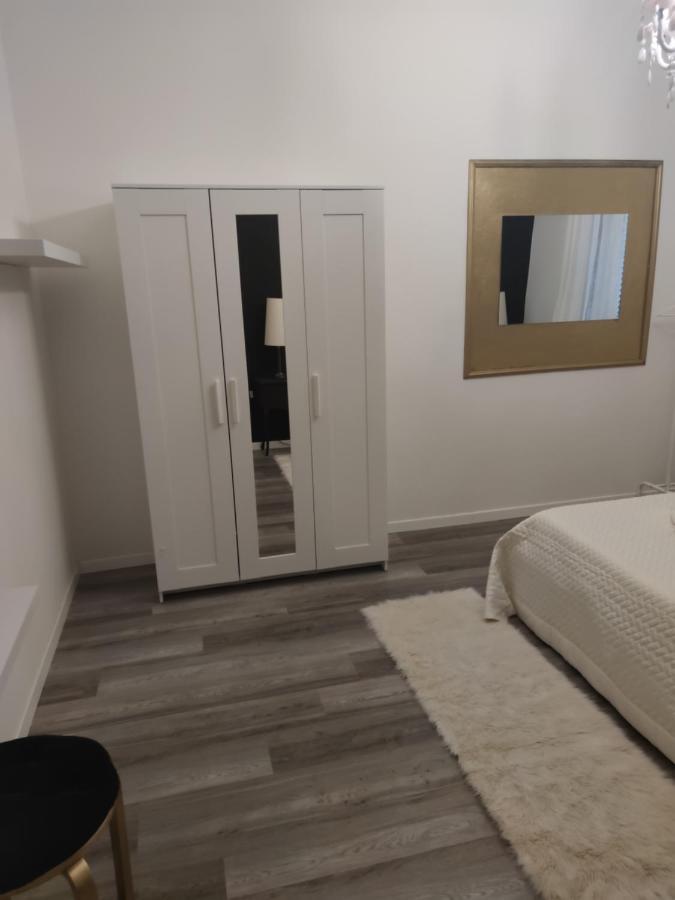 Aurora Flowers - Two Rooms And Free Parking Near Center And Train Station Módena Exterior foto