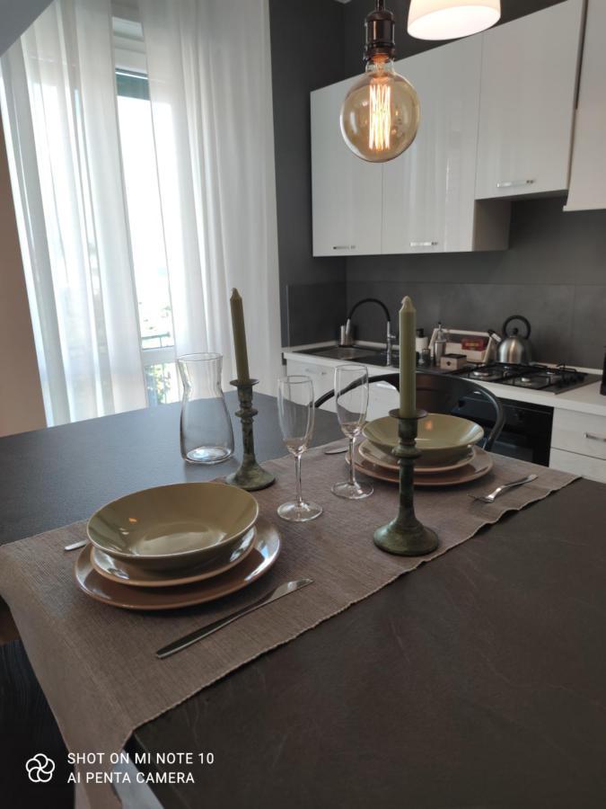 Aurora Flowers - Two Rooms And Free Parking Near Center And Train Station Módena Exterior foto