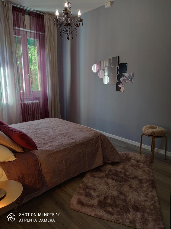 Aurora Flowers - Two Rooms And Free Parking Near Center And Train Station Módena Exterior foto
