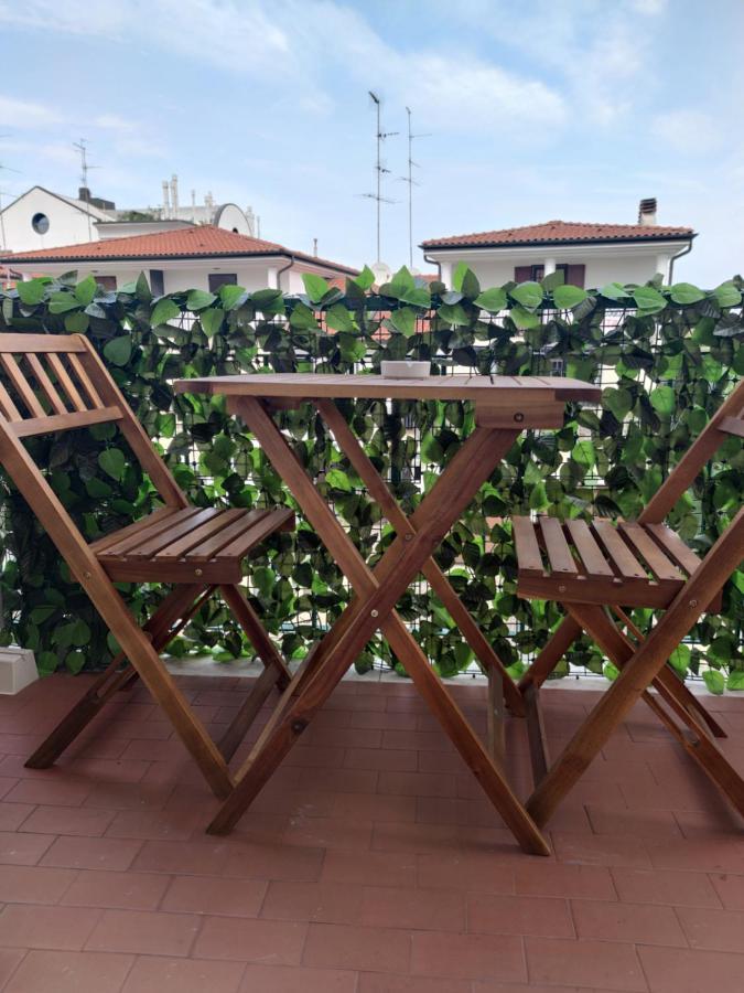 Aurora Flowers - Two Rooms And Free Parking Near Center And Train Station Módena Exterior foto