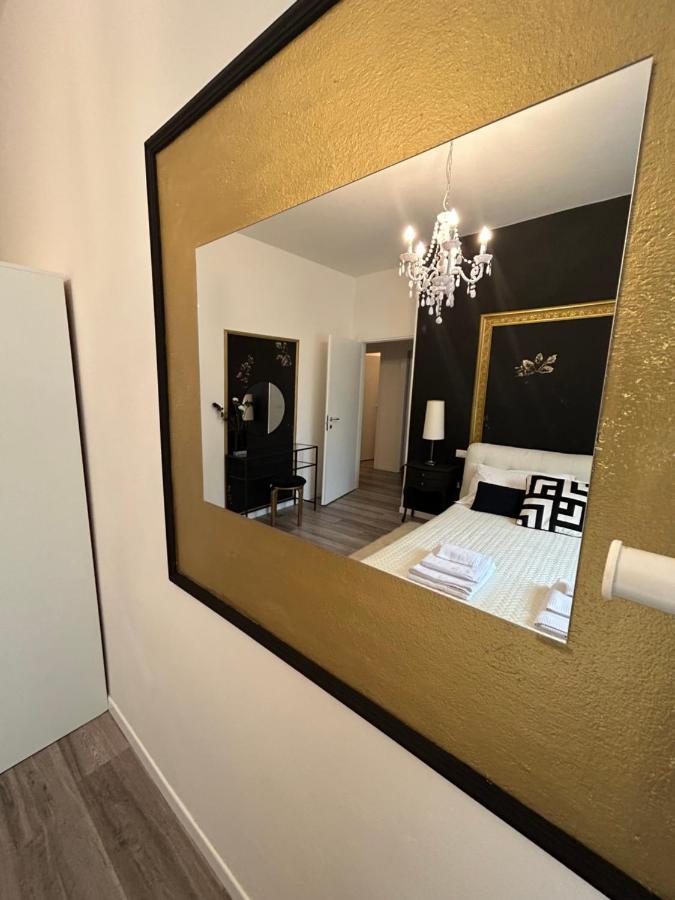 Aurora Flowers - Two Rooms And Free Parking Near Center And Train Station Módena Exterior foto