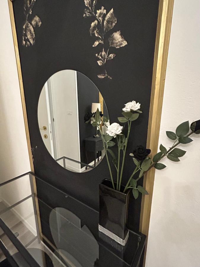 Aurora Flowers - Two Rooms And Free Parking Near Center And Train Station Módena Exterior foto