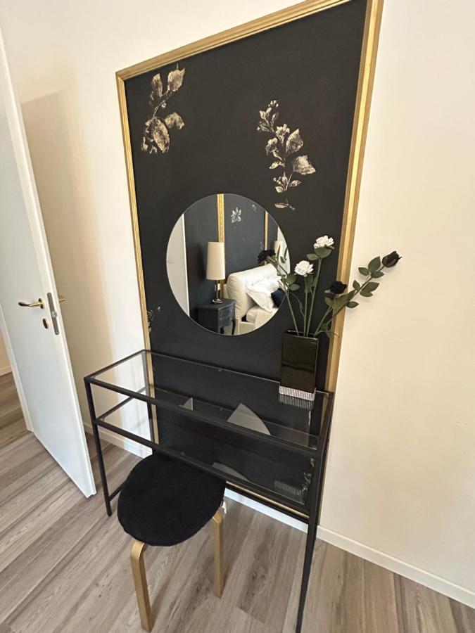 Aurora Flowers - Two Rooms And Free Parking Near Center And Train Station Módena Exterior foto